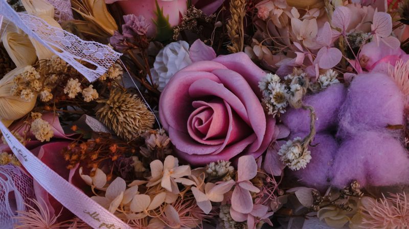 Bouquet fleurs roses et violet Interflora artisan fleuriste