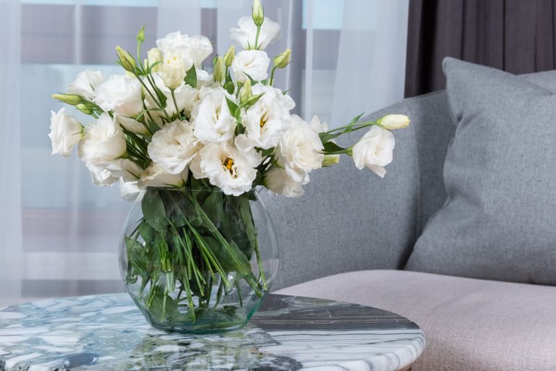 Composition vase en verre fleurs fraîches Interflora livraison