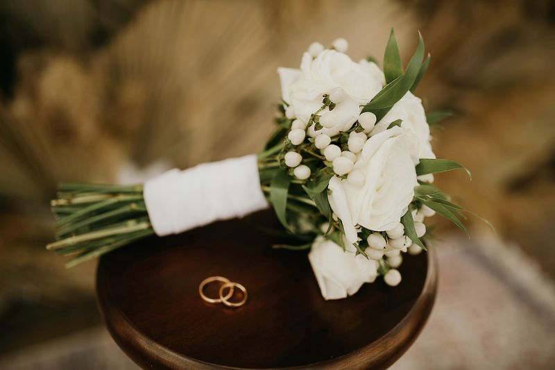 Bouquet de mariée roses blanches Interflora mariage