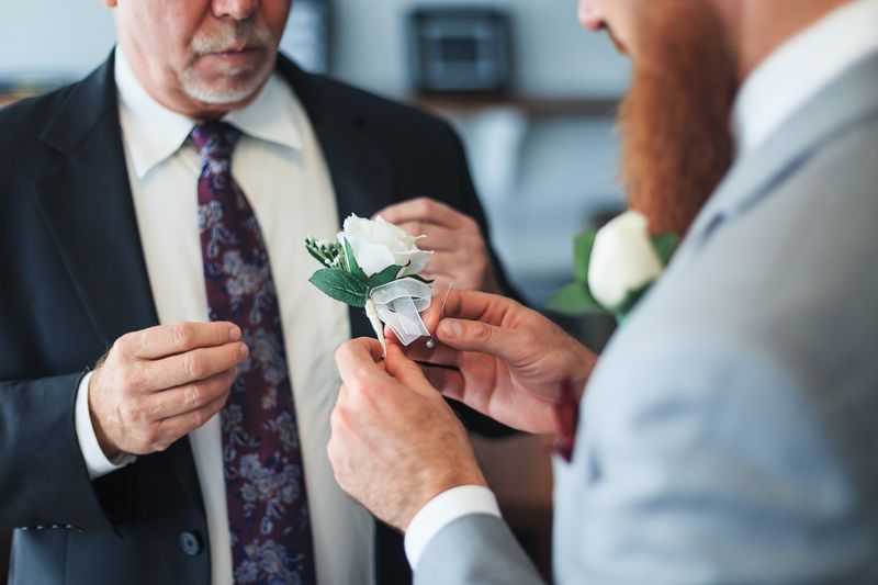Boutonnière marié fleurs interflora mariage livraison